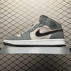 Nike Air Jordan 1 Sneakers AJ1 Size: 36 36.5 37.5 38 38.5 39 40 40.5 41 42 42.5 43 44 44.5 45 46 47.5  New Shebag Quality Standard
