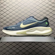 Nike Zoom Sneakers  Size: 36 36.5 37.5 38 38.5 39 40 40.5 41 42 42.5 43 44 44.5 45 46 47.5  New Shebag Quality Standard