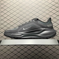 Nike Zoom Sneakers  Size: 36 36.5 37.5 38 38.5 39 40 40.5 41 42 42.5 43 44 44.5 45 46 47.5  New Shebag Quality Standard