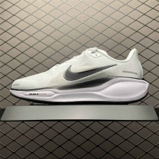 Nike Zoom Sneakers  Size: 36 36.5 37.5 38 38.5 39 40 40.5 41 42 42.5 43 44 44.5 45 46 47.5  New Shebag Quality Standard