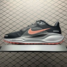Nike Zoom Sneakers  Size: 36 36.5 37.5 38 38.5 39 40 40.5 41 42 42.5 43 44 44.5 45 46 47.5  New Shebag Quality Standard