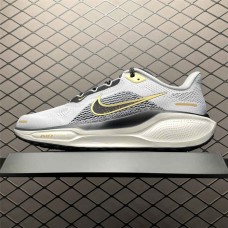 Nike Zoom Sneakers  Size: 36 36.5 37.5 38 38.5 39 40 40.5 41 42 42.5 43 44 44.5 45 46 47.5  New Shebag Quality Standard
