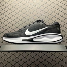 Nike Zoom Sneakers  Size: 36 36.5 37.5 38 38.5 39 40 40.5 41 42 42.5 43 44 44.5 45 46 47.5  New Shebag Quality Standard