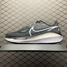 Nike Zoom Sneakers  Size: 36 36.5 37.5 38 38.5 39 40 40.5 41 42 42.5 43 44 44.5 45 46 47.5  New Shebag Quality Standard