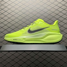 Nike Zoom Sneakers  Size: 36 36.5 37.5 38 38.5 39 40 40.5 41 42 42.5 43 44 44.5 45 46 47.5  New Shebag Quality Standard