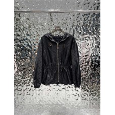 Louis Vuitton Clothing size S M L (Size chart below) comment size and color