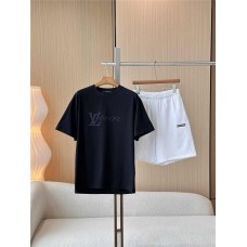 Louis Vuitton Clothing size S M L (Size chart below) comment size and color