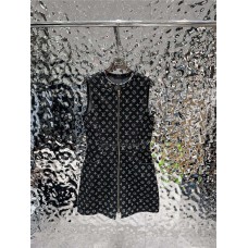 Louis Vuitton Clothing size S M L (Size chart below) comment size and color