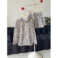 Louis Vuitton Clothing size S M L (Size chart below) comment size and color