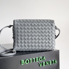 Bottega Veneta loop camera 25*18*11cm grey
