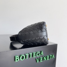 BV  intrecciato nappa lambskin 17*13.5*5cm black