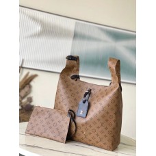 Louis Vuitton M46817 Atlantis 34 × 34 × 13.5 cm