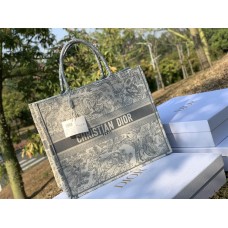 Dior  book tote 41.5 x 35 x 18 cm