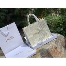 Dior  book tote 41.5 x 35 x 18 cm