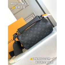 Louis Vuitton M46796  26x14x14CM Soft Polochon