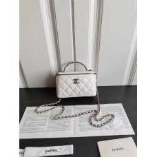 Chanel Vantity case with letter handle 9.5*17*8cm