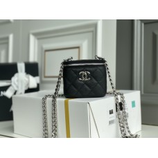Chanel Vanity case 8.5x11x7cm