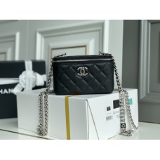 Chanel Vanity case 17x9.5x8cm