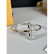 Louis Vuitton bracelet best replica size 17cm and 19cm 