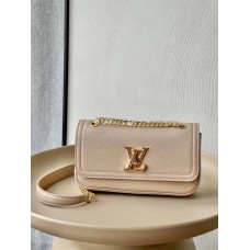 Louis Vuitton LOCKME EAST WEST  M22304   size：23.5x14x6cm 2024 New