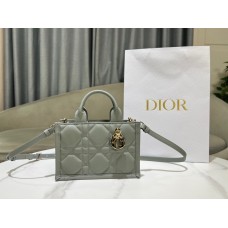 Dior Mini Book Tote 21.5 x 13 x 7.5 cm 2025 New