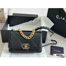 Chanel 19 Woc  20cm 2025 new 