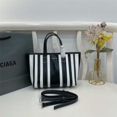 Balenciaga New black and white Barbes East-West tote bag, top imported lambskin. Size: 29*19*11cm 2025 new 