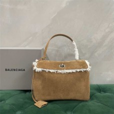 Balenciaga Redeo Small 29cm Rodeo, deer and lamb leather. Mini: 22cm (base) x 9.9cm (H) x 8.3cm (W), Small: 29cm x 20cm x 10cm, Medium: 35cm x 23cm x 11cm, Large: 40cm x 30cm x 13cm 2025 new 