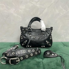 Balenciaga Neo Cagole latest square motorcycle bag. Size: 24cm x 29cm x 5cm 2025 new 
