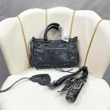 Balenciaga Neo Cagole latest square motorcycle bag. Size: 24cm x 29cm x 5cm 2025 new 
