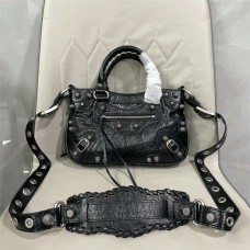 Balenciaga Neo Cagole latest square motorcycle bag. Size: 24cm x 29cm x 5cm 2025 new 