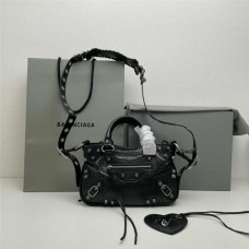 Balenciaga Neo Cagole latest square motorcycle bag. Size: 24cm x 29cm x 5cm 2025 new 