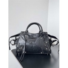 Balenciaga Neo Cagole new motorcycle bag. Size: 33cm x 21cm x 13.5cm, Medium 33cm, black lambskin with silver studs 2025 new 