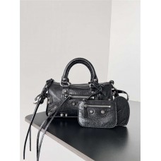 Balenciaga Le Cagole new Duffle bag, Small cylindrical travel bag. Size: 20cm x 14cm x 12cm 2025 new 