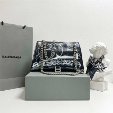 Balenciaga Crush. Size: 31cm x 13cm x 20cm 2025 new 