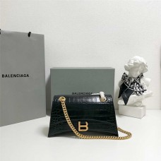 Balenciaga Crush Hourglass chain bag, Small 25cm. Size: 25cm x 15cm x 9.5cm 2025 new 