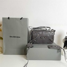 Balenciaga Le Cagole motorcycle flap bag, classic with tassels and studs. Size: 24cm x 5cm x 13cm 2025 new 