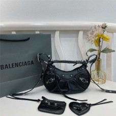 Balenciaga Le Cagole Half-Moon Underarm Dumpling Bag, Xs size 26cm: 26cm x 16cm x 8cm 2025 new 