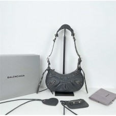 Balenciaga Le Cagole Half-Moon Underarm Dumpling Bag, Xs size 26cm: 26cm x 16cm x 8cm 2025 new 