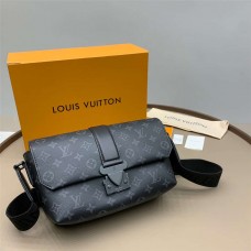 Louis Vuitton M46794 S cape Size: 28 x 16 x 10cm 2025 new 