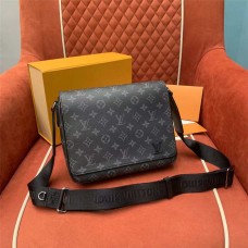 Louis Vuitton M46255 District Size: 26 x 20 x 7cm 2025 new 