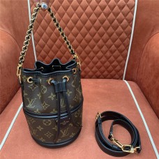 Louis Vuitton M83480 Cannoe Size: 20.5 x 14 x 14cm 2025 new 