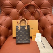 Louis Vuitton M81295 Petit Sac Plat Size: 14 x 17 x 5cm 2025 new 