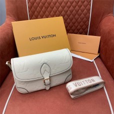 Louis Vuitton M46388 Diane Size: 24 x 15 x 9cm 2025 new 