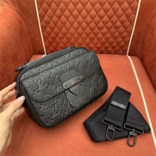 Louis Vuitton M58489 S lock Size: 22 x 18 x 8cm 2025 new 