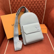 Louis Vuitton M23736light blue  Pilot Size: 20 x 30 x 4cm 2025 new 