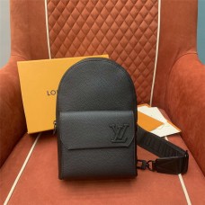 Louis Vuitton M23736  Pilot Size: 20 x 30 x 4cm 2025 new 