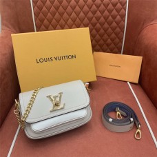 Louis Vuitton M58554 lockme Size: 19 x 13 x 8cm 2025 new 