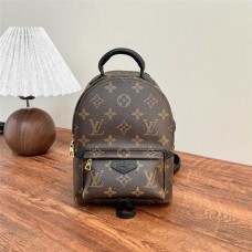 Louis Vuitton M44873 Mini palm springs Size:  17 x 22 x 10cm 2025 new 