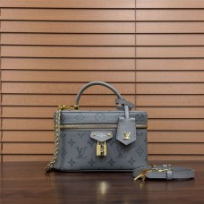 Louis Vuitton M12427  Vanity case Size: 19 x 11.5 x 6.5cm 2025 new 